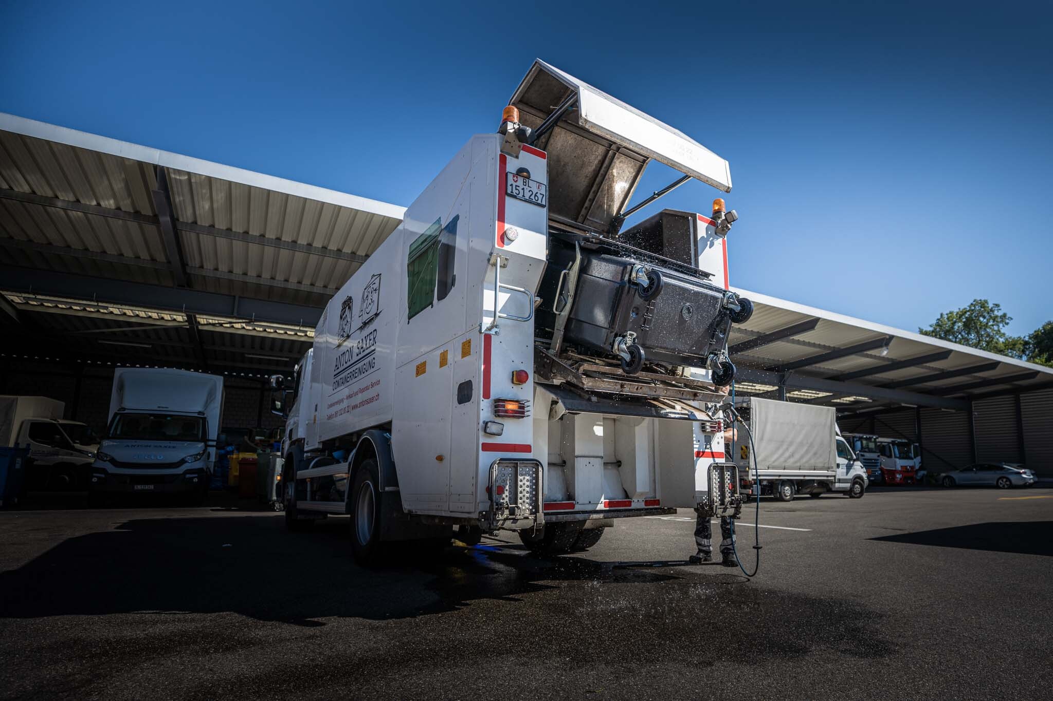 Containerreinigungsfahrzeug